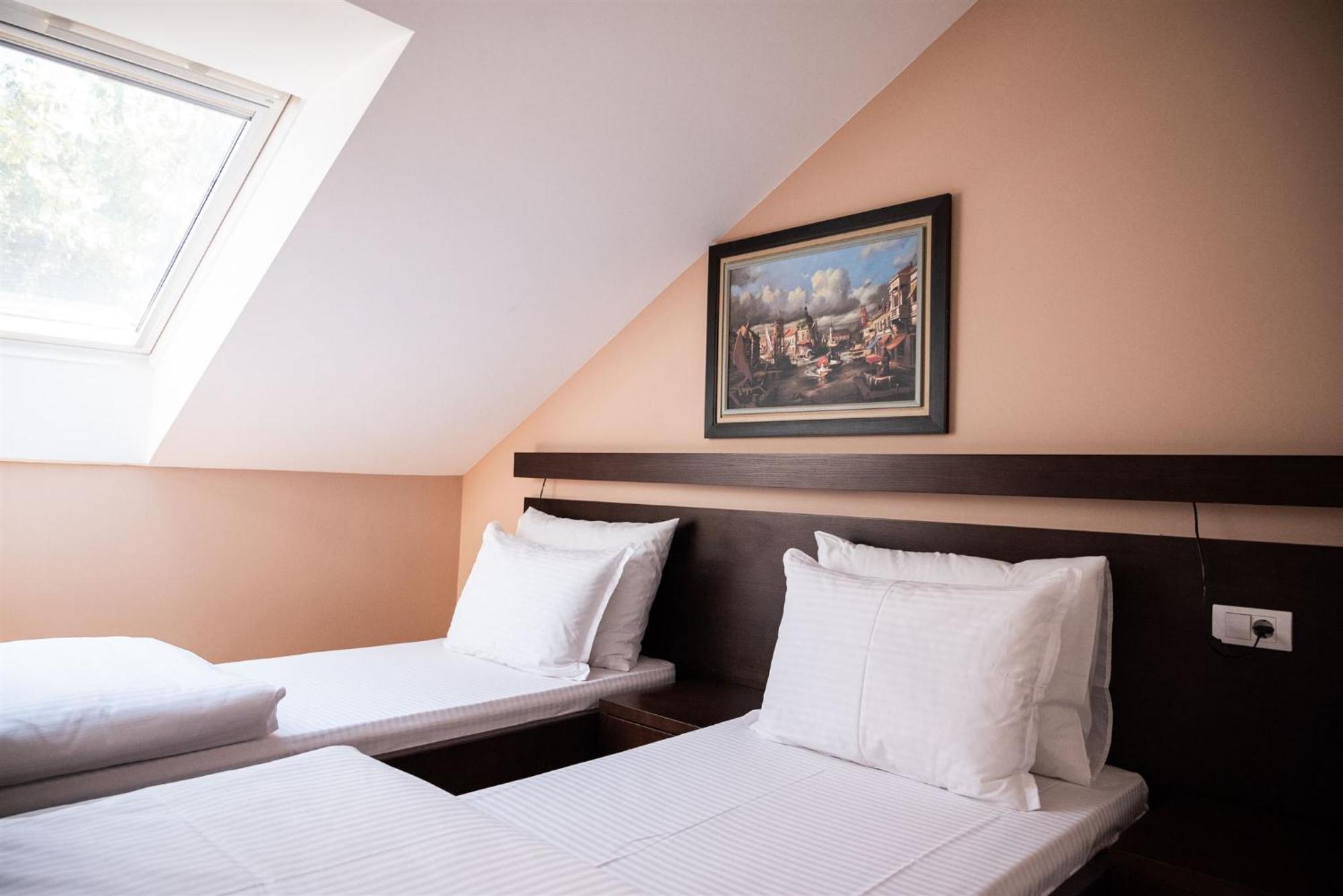 스렘스카 미트로비차 Atrium B&B 외부 사진