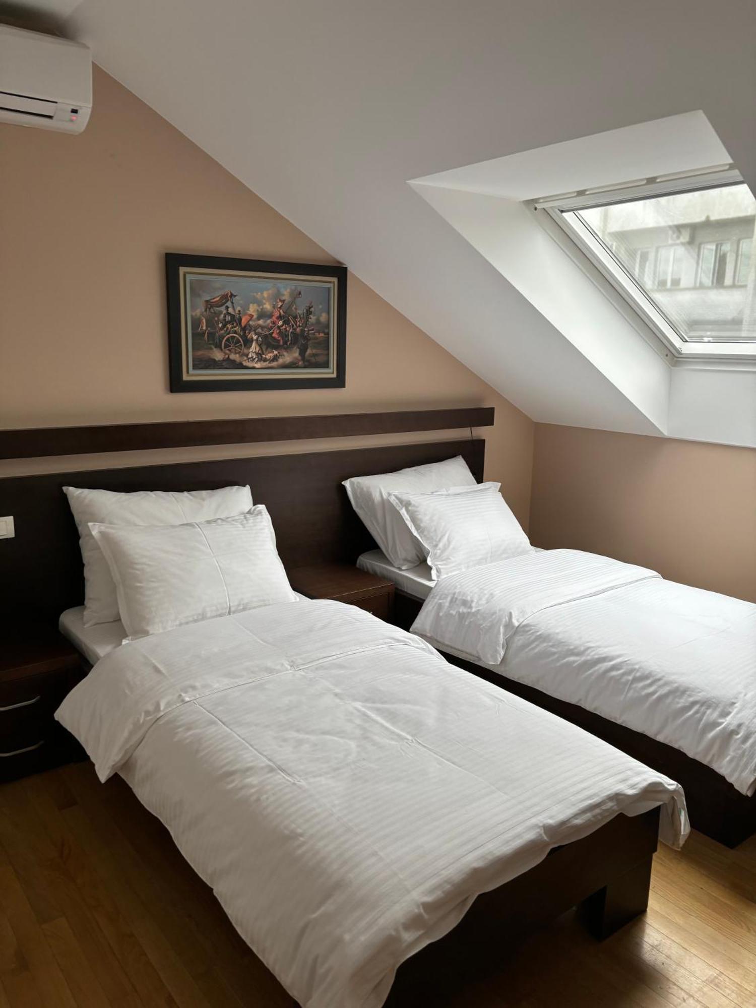 스렘스카 미트로비차 Atrium B&B 외부 사진