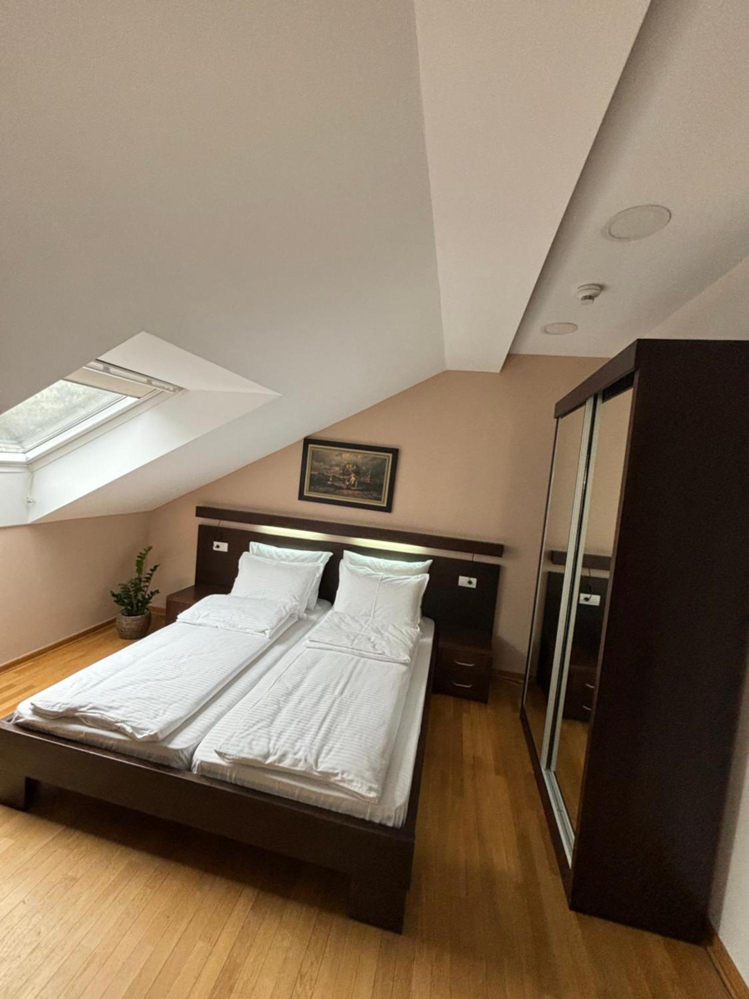 스렘스카 미트로비차 Atrium B&B 외부 사진