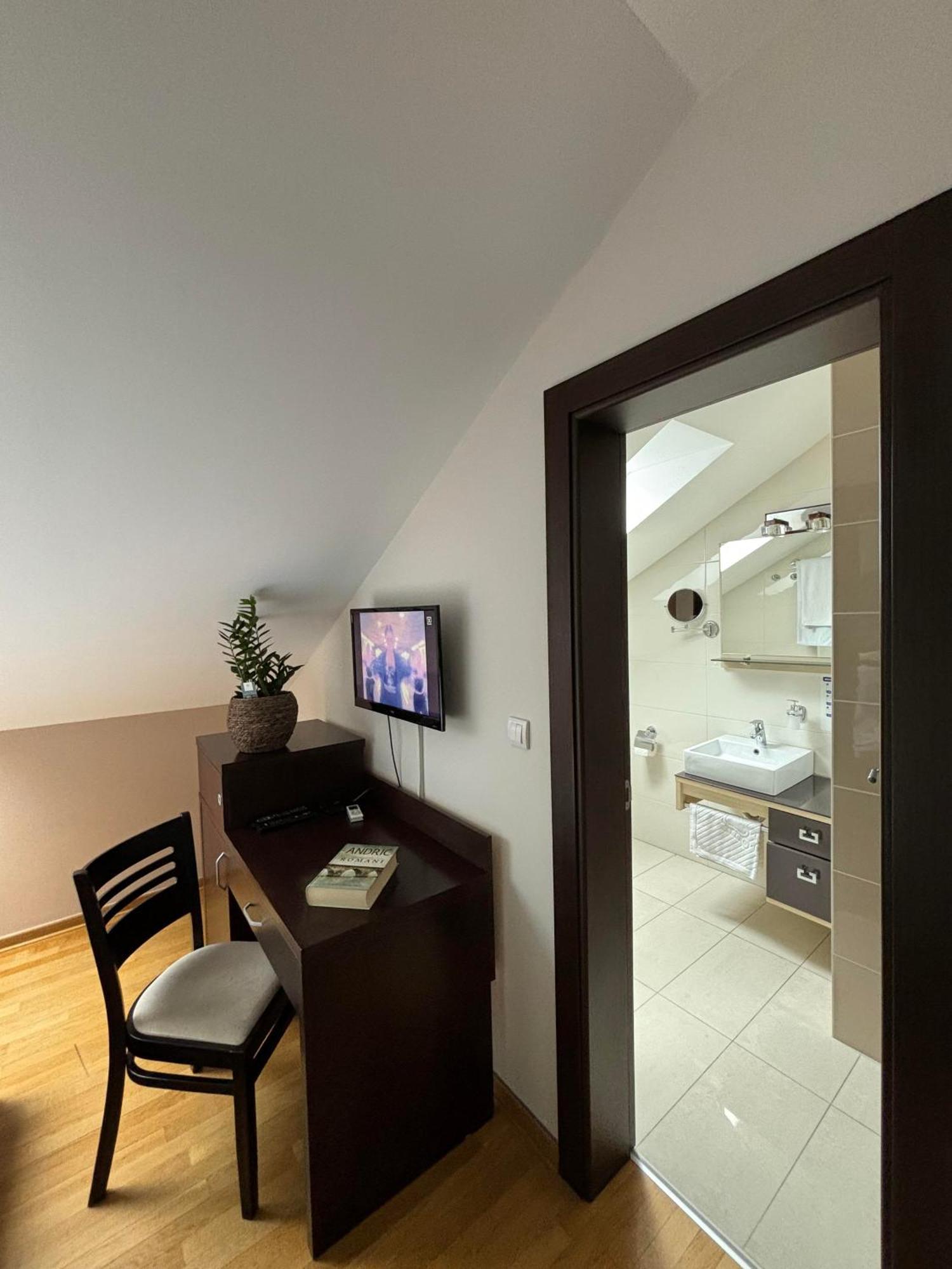 스렘스카 미트로비차 Atrium B&B 외부 사진