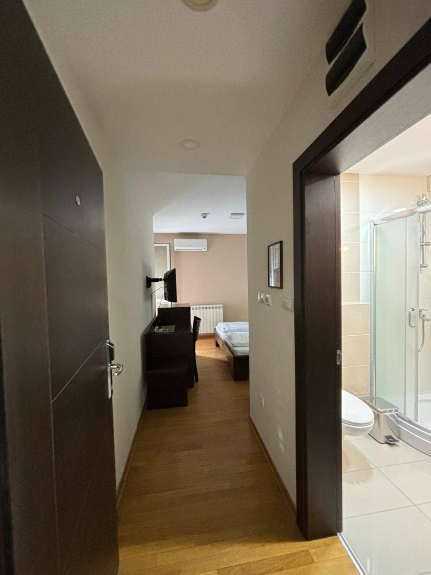스렘스카 미트로비차 Atrium B&B 외부 사진